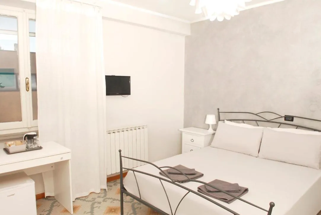 Vara Motel Self Check In Ceparana